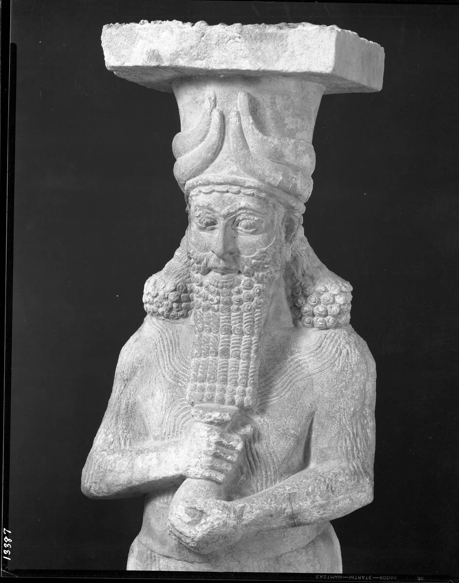 Estátua do deus Ea ( Enki Sumério )